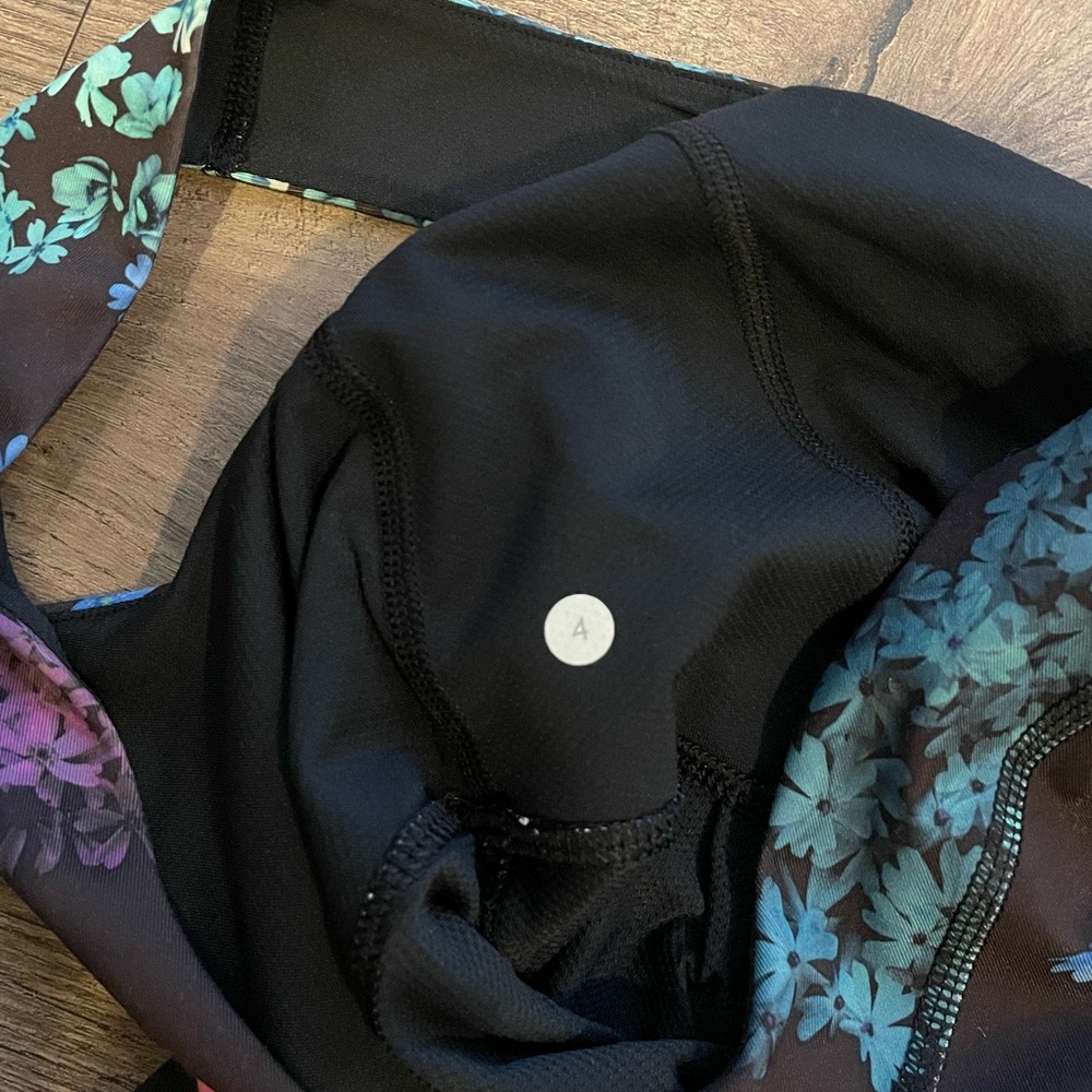 Lululemon Tank with drawstring - Picture 5 of 5